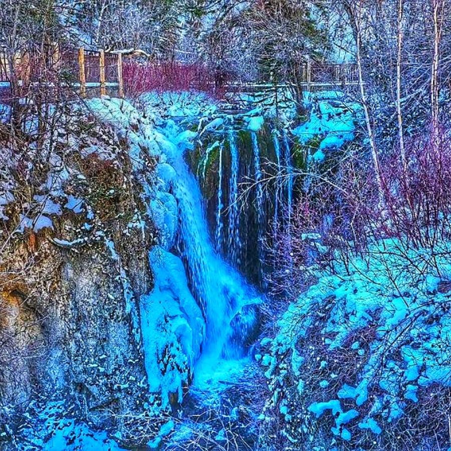 Beautiful day in roughlock falls in February 